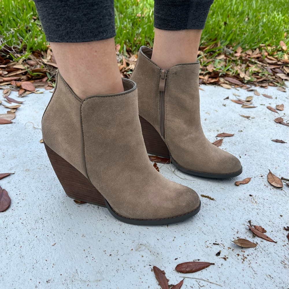 NWT Very Volatile Whitby Distressed Suede & Leather Bootie Color Khaki Size 7.5 - Picture 2 of 14